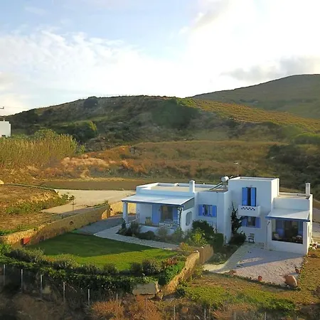 Mpasales House بيت للعطل سكيروس